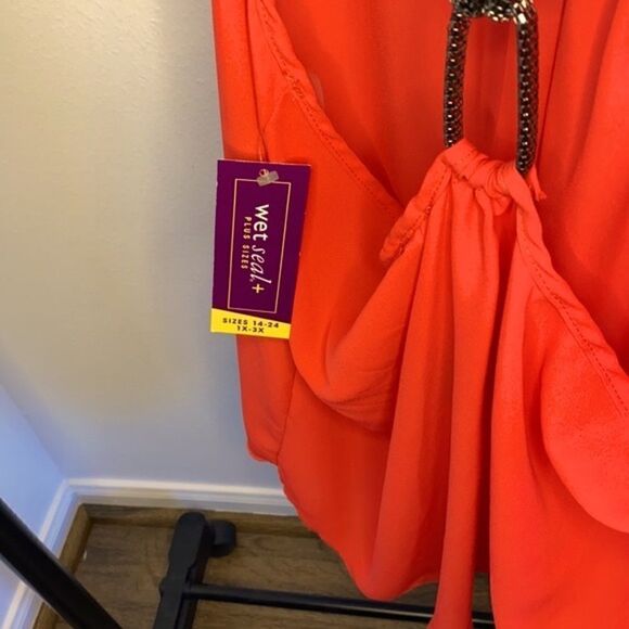 Wet Seal Plus Coral Chain Knot Back Top - Picture 5 of 7